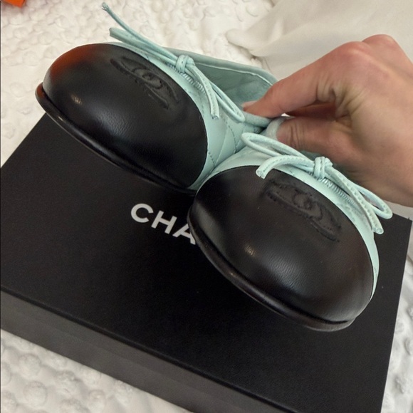 CHANEL Light Blue Black Toe Ballerina Flats Lambskin 38 Brand New in Box - Picture 2 of 14